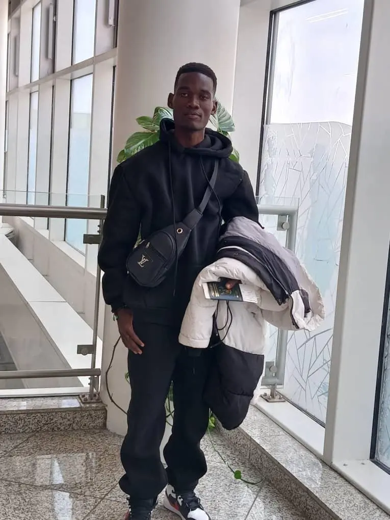 Étudiant prêt pour l'embarquement